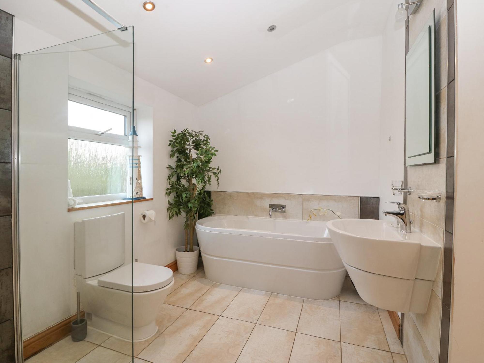 Villa Coed Llai à Holyhead Extérieur photo